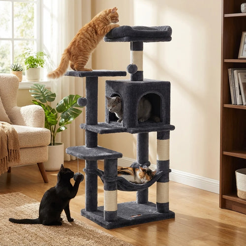 arbre à chat avec niche double et plateformes installé dans un salon